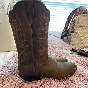ARIAT cowgirl boots